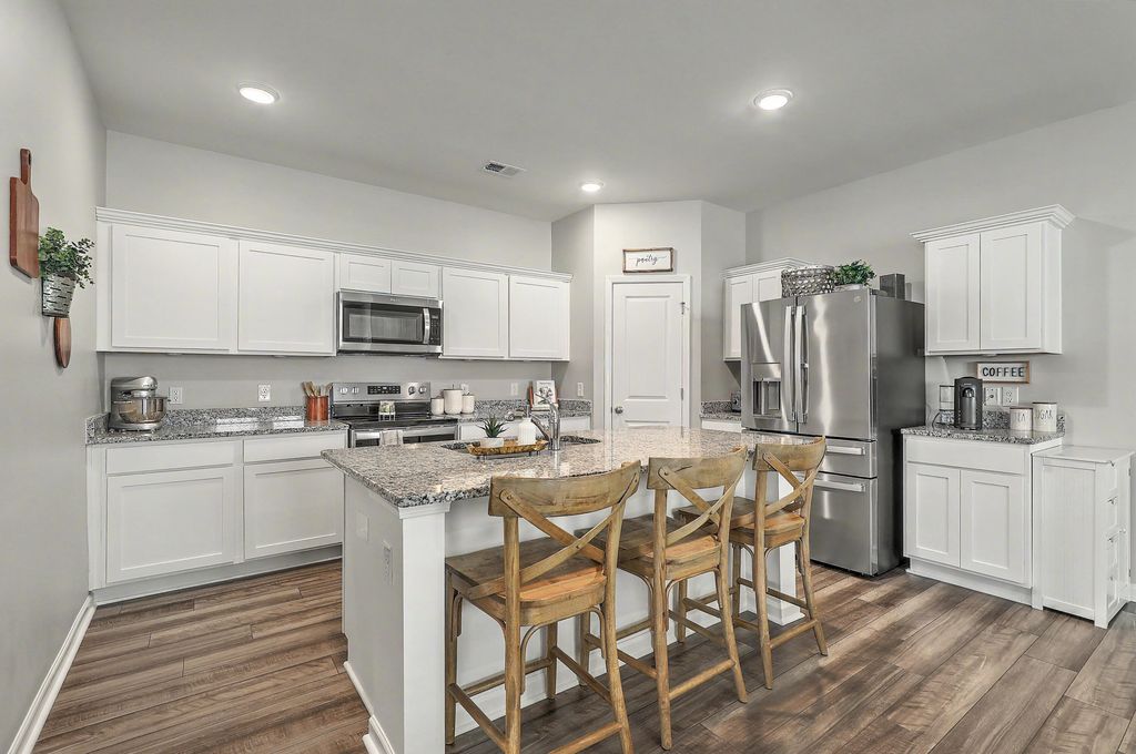 Image 12 of property listing at 4416 Ocean Farm Drive, Summerville, SC 29485