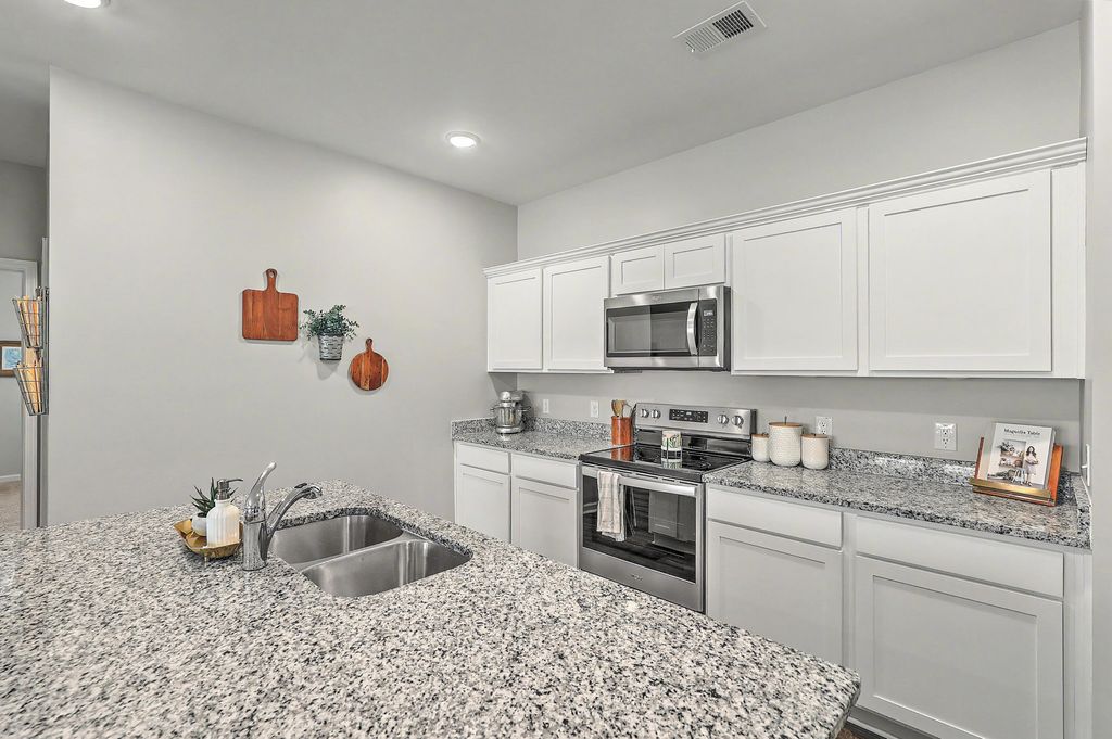 Image 14 of property listing at 4416 Ocean Farm Drive, Summerville, SC 29485