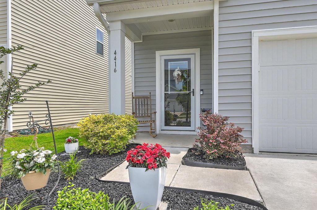 Image 4 of property listing at 4416 Ocean Farm Drive, Summerville, SC 29485