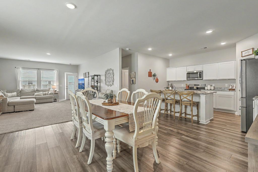 Image 7 of property listing at 4416 Ocean Farm Drive, Summerville, SC 29485