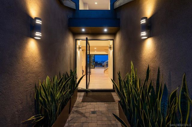 4366 Conner, San Diego, CA 92117