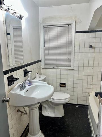 15387 Strathmoor Street, Detroit, MI 48227