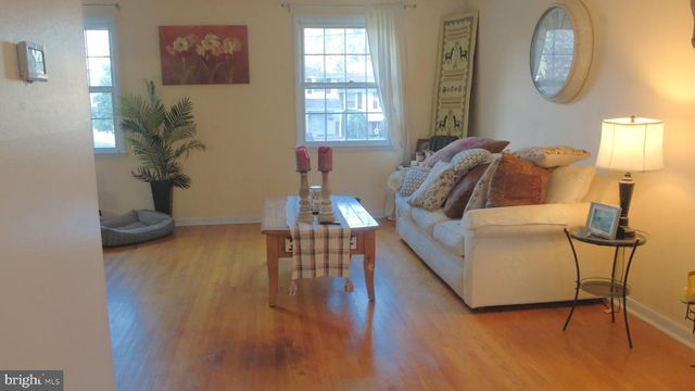 18 SLEEPY HOLLOW RD, Stratford, NJ 08084