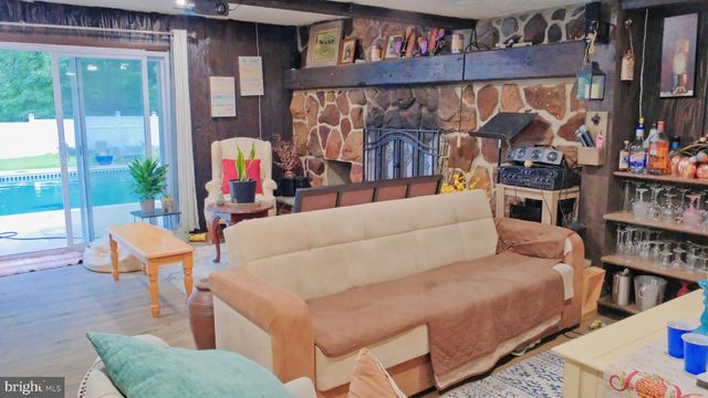 18 SLEEPY HOLLOW RD, Stratford, NJ 08084