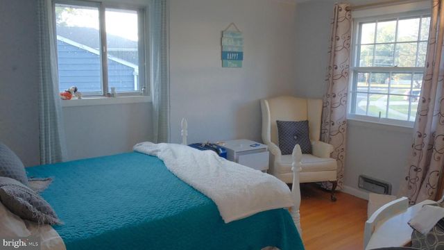 18 SLEEPY HOLLOW RD, Stratford, NJ 08084