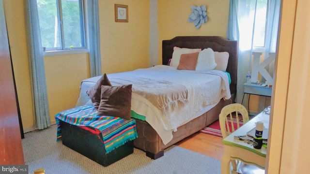 18 SLEEPY HOLLOW RD, Stratford, NJ 08084