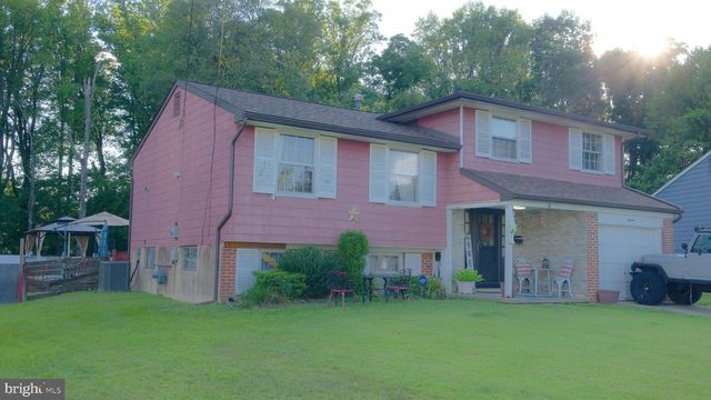 18 SLEEPY HOLLOW RD, Stratford, NJ 08084