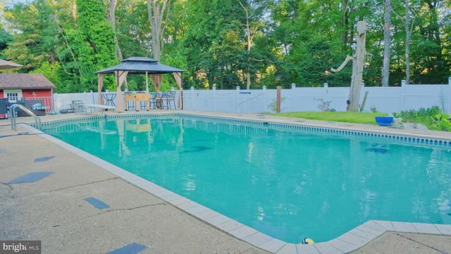 18 SLEEPY HOLLOW RD, Stratford, NJ 08084