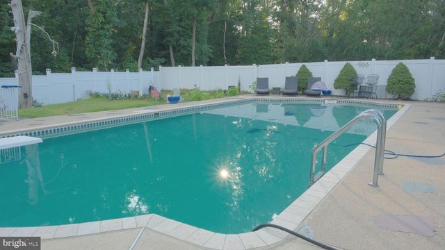 18 SLEEPY HOLLOW RD, Stratford, NJ 08084