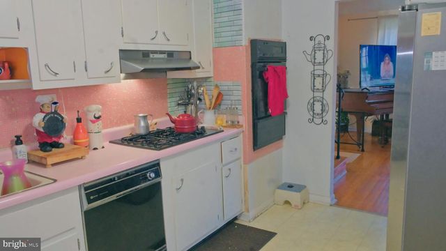 18 SLEEPY HOLLOW RD, Stratford, NJ 08084