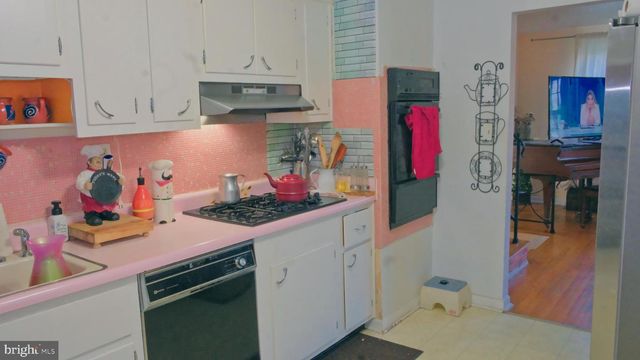 18 SLEEPY HOLLOW RD, Stratford, NJ 08084