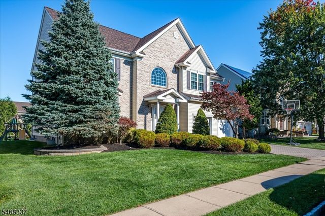 41 Treetops Cir, Franklin Twp., NJ 08540