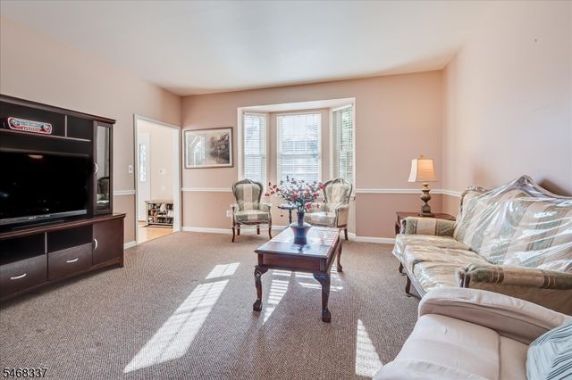 41 Treetops Cir, Franklin Twp., NJ 08540
