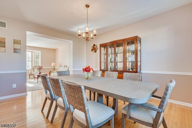 41 Treetops Cir, Franklin Twp., NJ 08540