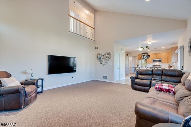 41 Treetops Cir, Franklin Twp., NJ 08540