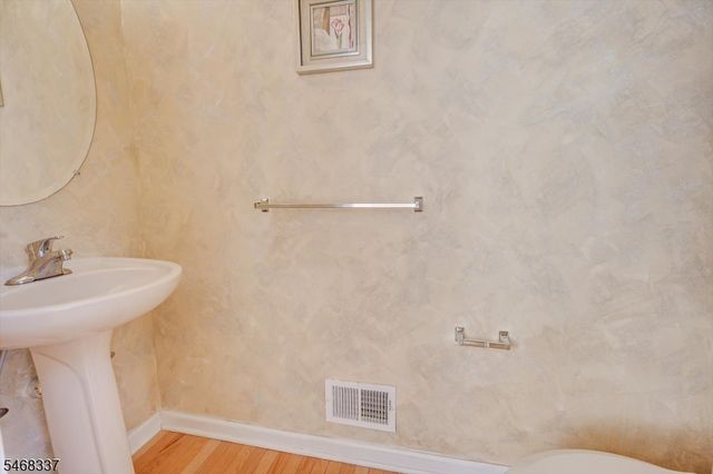 41 Treetops Cir, Franklin Twp., NJ 08540