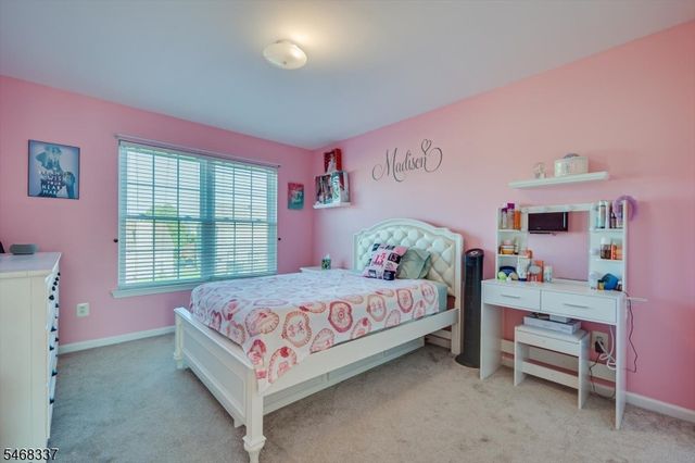 41 Treetops Cir, Franklin Twp., NJ 08540