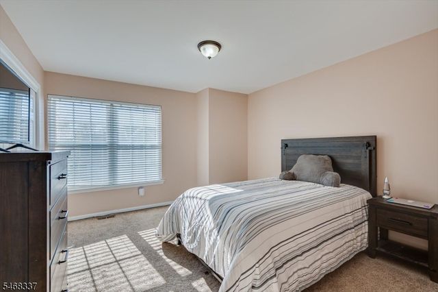41 Treetops Cir, Franklin Twp., NJ 08540