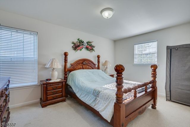 41 Treetops Cir, Franklin Twp., NJ 08540