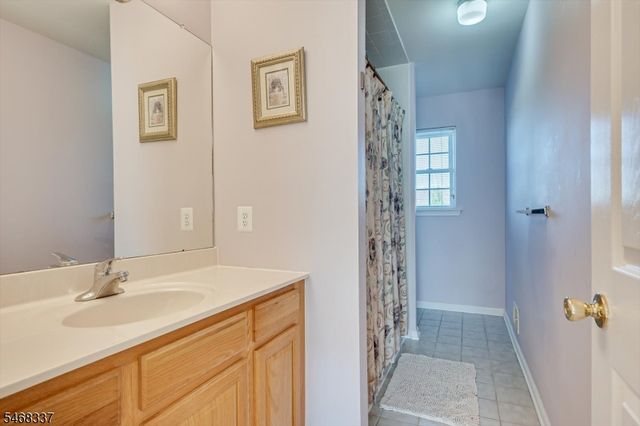 41 Treetops Cir, Franklin Twp., NJ 08540