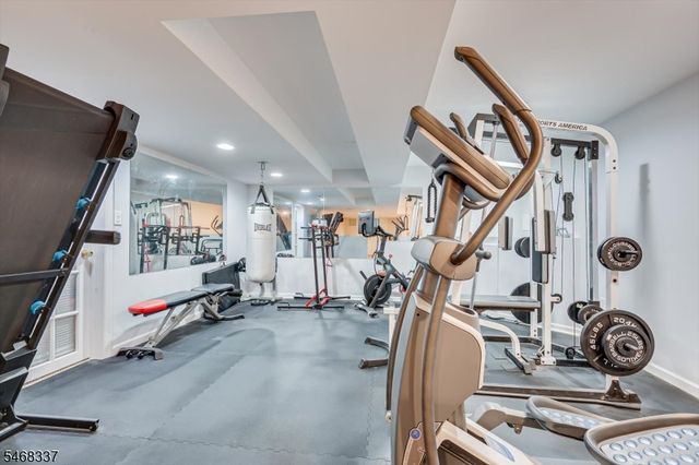 41 Treetops Cir, Franklin Twp., NJ 08540