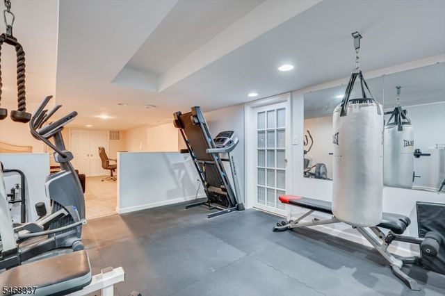 41 Treetops Cir, Franklin Twp., NJ 08540