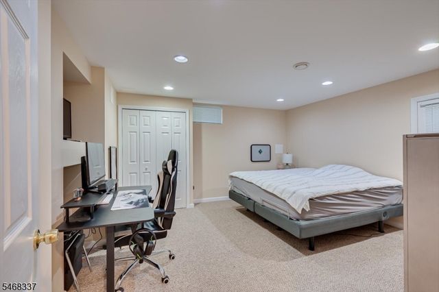 41 Treetops Cir, Franklin Twp., NJ 08540