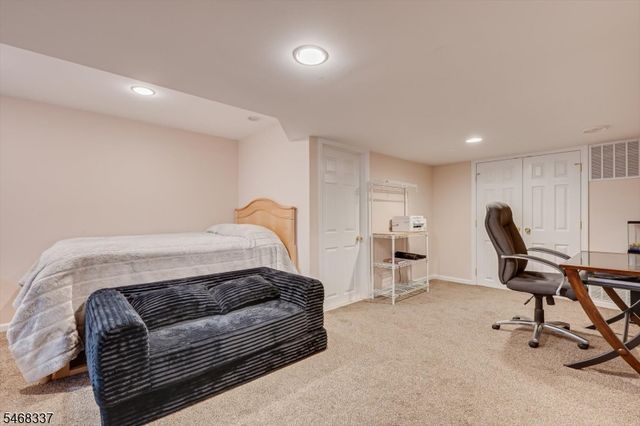 41 Treetops Cir, Franklin Twp., NJ 08540