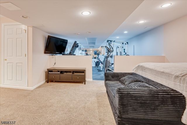 41 Treetops Cir, Franklin Twp., NJ 08540