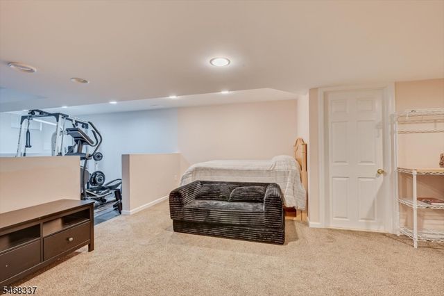 41 Treetops Cir, Franklin Twp., NJ 08540