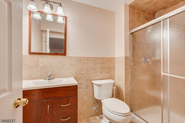 41 Treetops Cir, Franklin Twp., NJ 08540