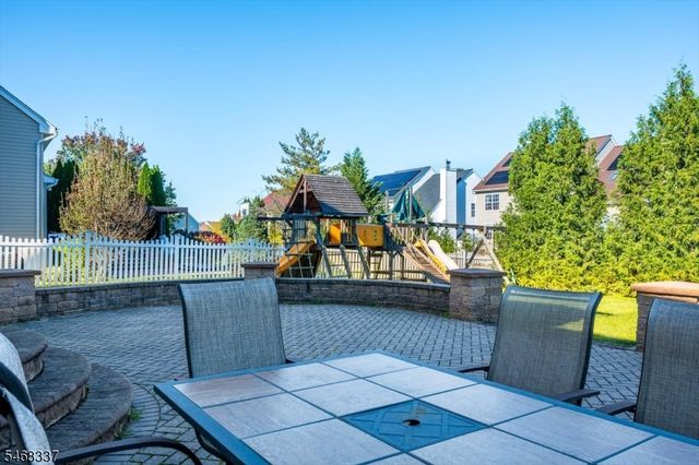 41 Treetops Cir, Franklin Twp., NJ 08540