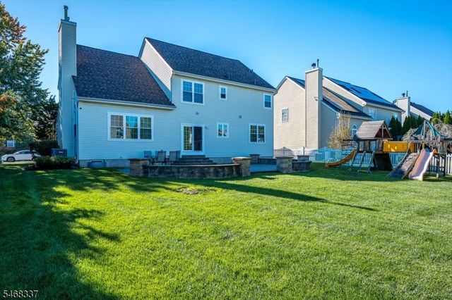 41 Treetops Cir, Franklin Twp., NJ 08540