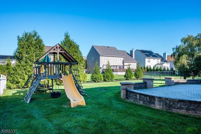 41 Treetops Cir, Franklin Twp., NJ 08540