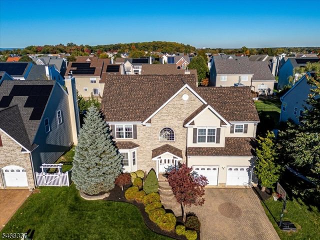 41 Treetops Cir, Franklin Twp., NJ 08540