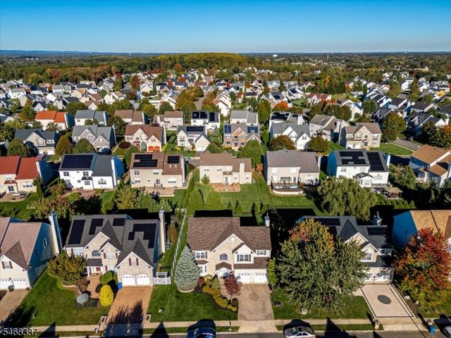 41 Treetops Cir, Franklin Twp., NJ 08540