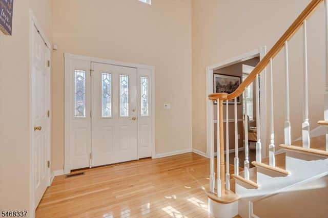 41 Treetops Cir, Franklin Twp., NJ 08540