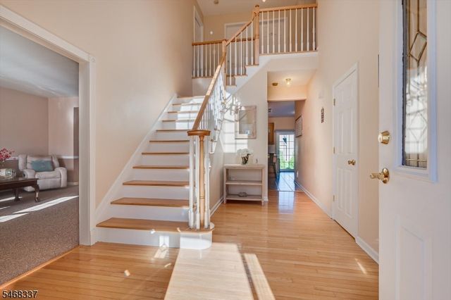 41 Treetops Cir, Franklin Twp., NJ 08540