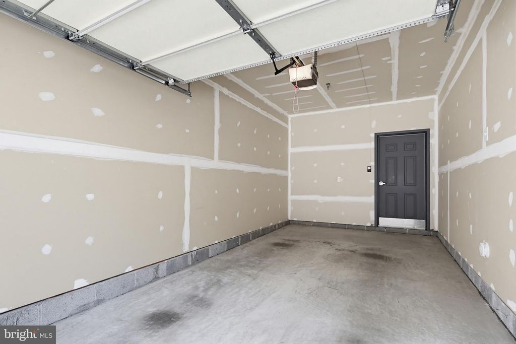 Image 12 of property listing at 8901 BRAUERTON RD #301, Ellicott City, MD 21043