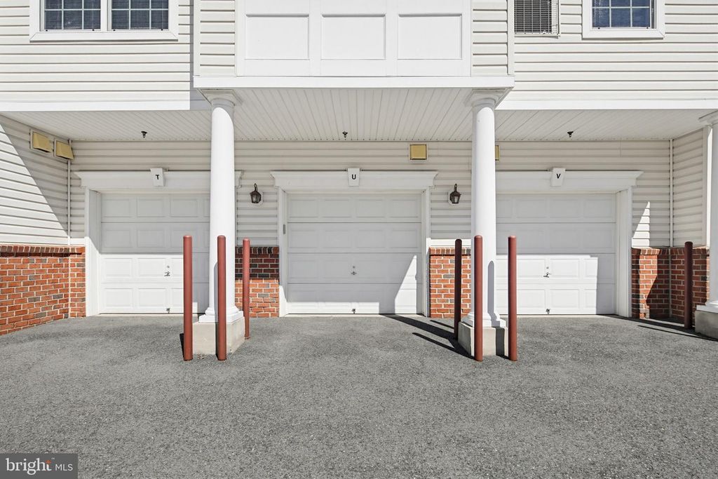 Image 13 of property listing at 8901 BRAUERTON RD #301, Ellicott City, MD 21043