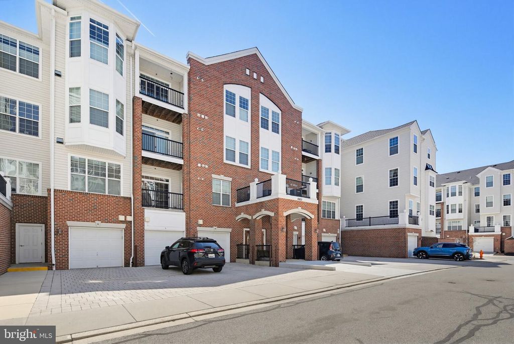 Image 15 of property listing at 8901 BRAUERTON RD #301, Ellicott City, MD 21043
