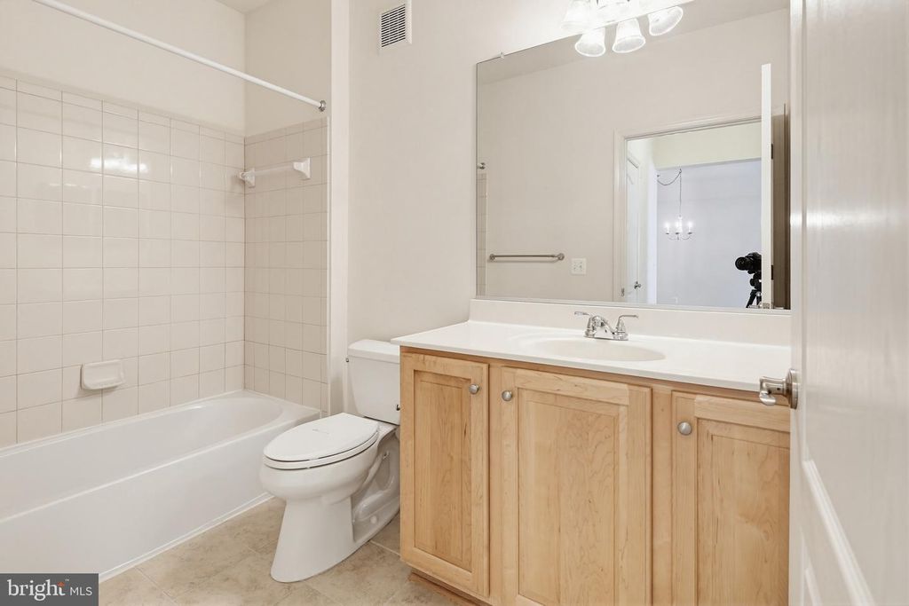 Image 32 of property listing at 8901 BRAUERTON RD #301, Ellicott City, MD 21043