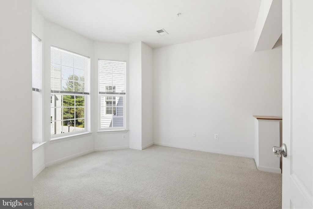 Image 36 of property listing at 8901 BRAUERTON RD #301, Ellicott City, MD 21043