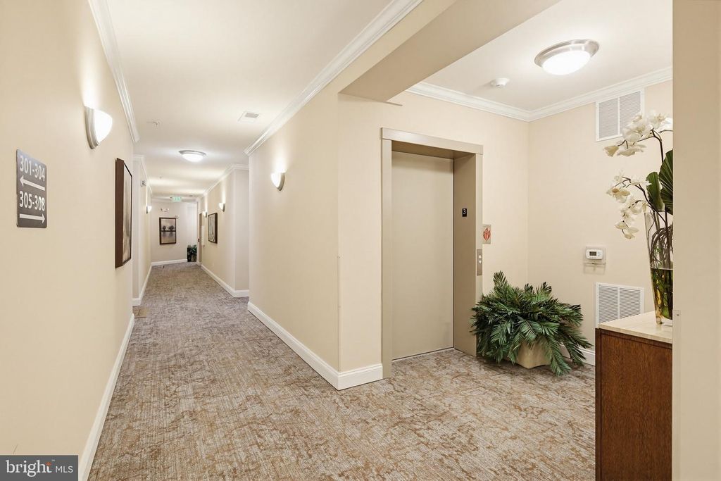 Image 4 of property listing at 8901 BRAUERTON RD #301, Ellicott City, MD 21043