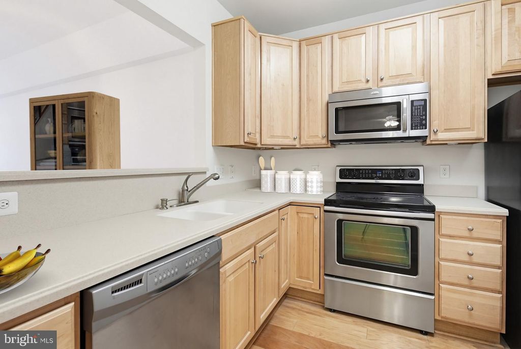 Image 7 of property listing at 8901 BRAUERTON RD #301, Ellicott City, MD 21043