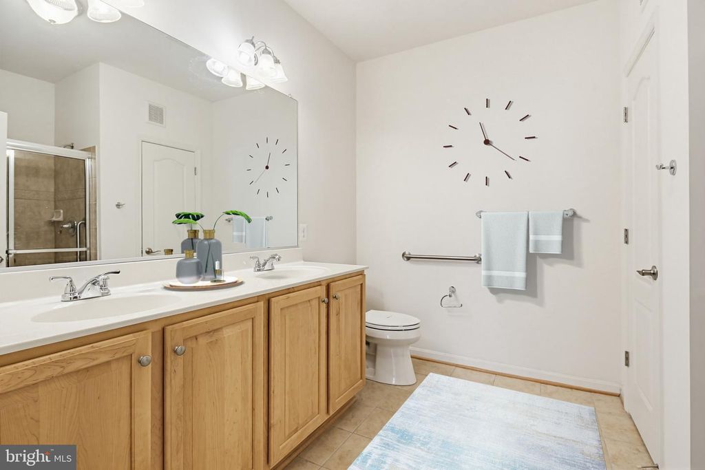 Image 9 of property listing at 8901 BRAUERTON RD #301, Ellicott City, MD 21043