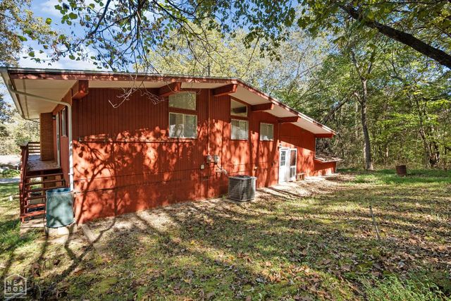 60 Cherokee Road, Cherokee Village, AR 72529
