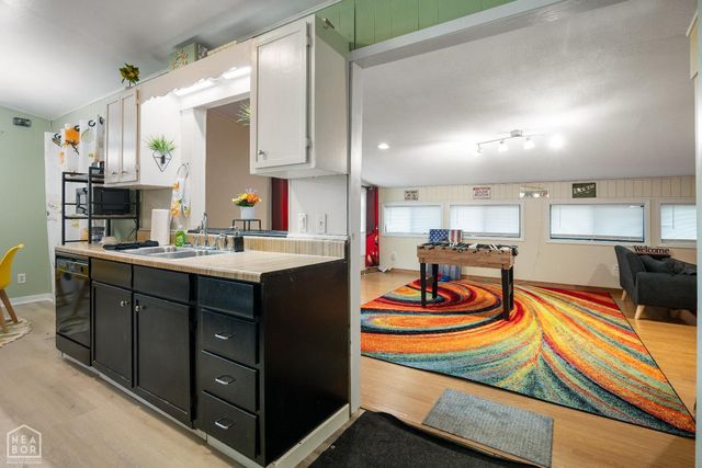 60 Cherokee Road, Cherokee Village, AR 72529