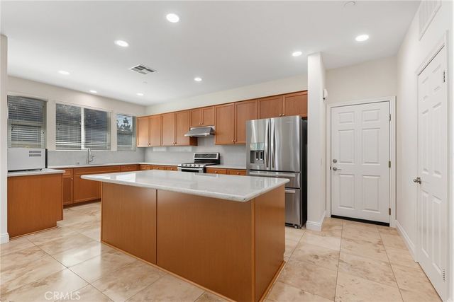 7271 Enclave dr, Eastvale, CA 92880