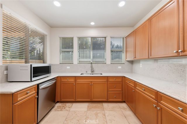 7271 Enclave dr, Eastvale, CA 92880